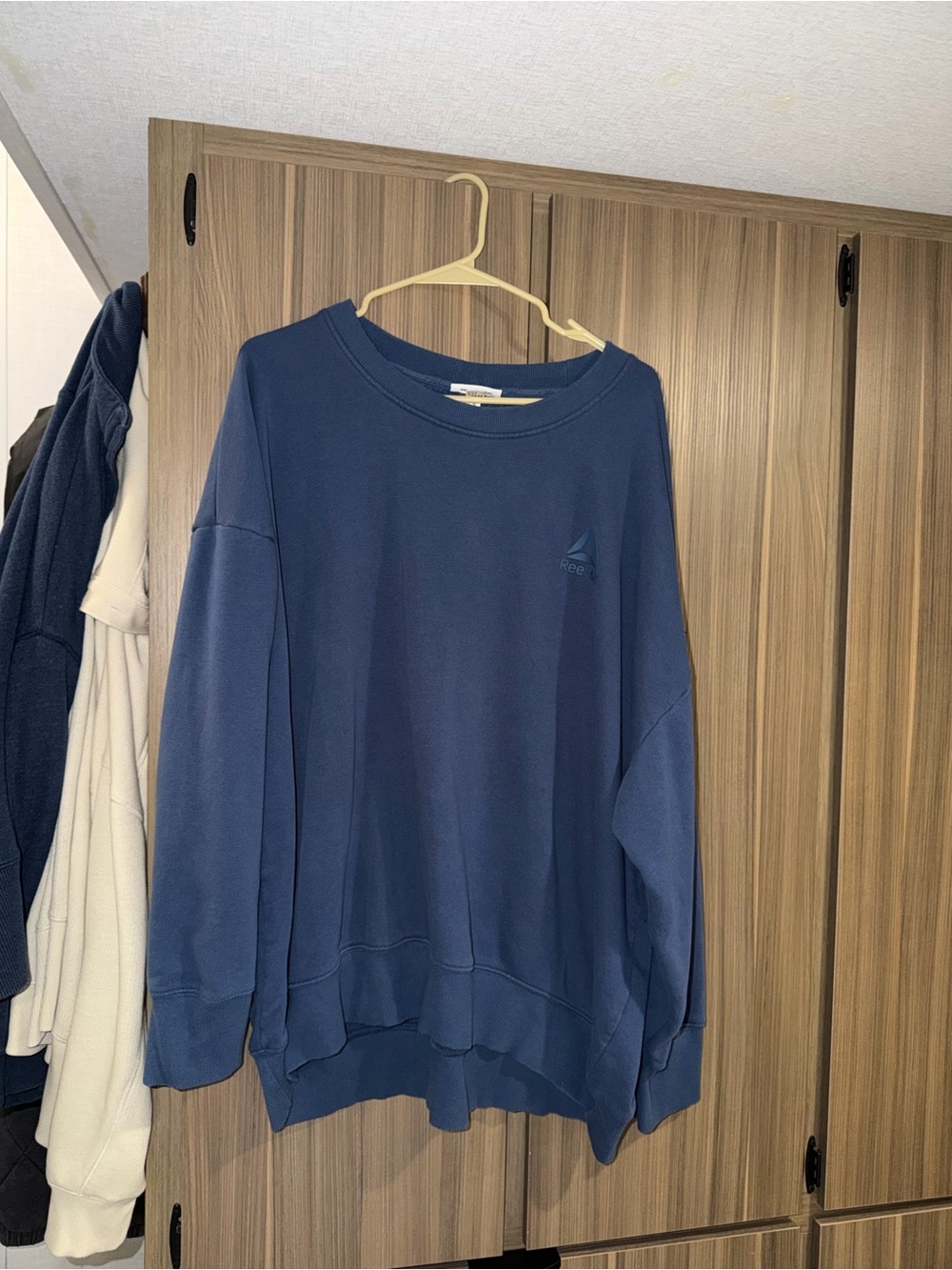 Reebok Men’s Navy Blue Crewneck Sweatshirt